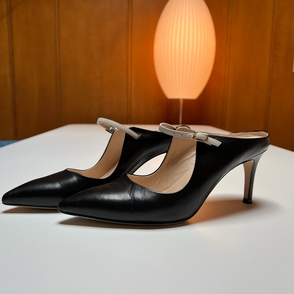 Dee Keller black & cream leather Rochelle pointed toe heels. Size 37.5